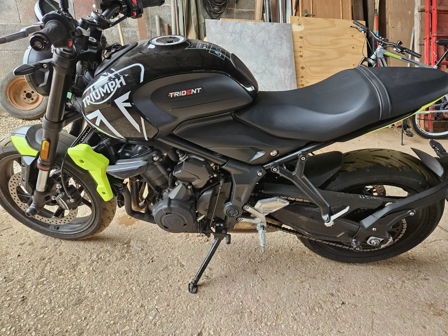 Triumph Trident 660 Zwart - 1