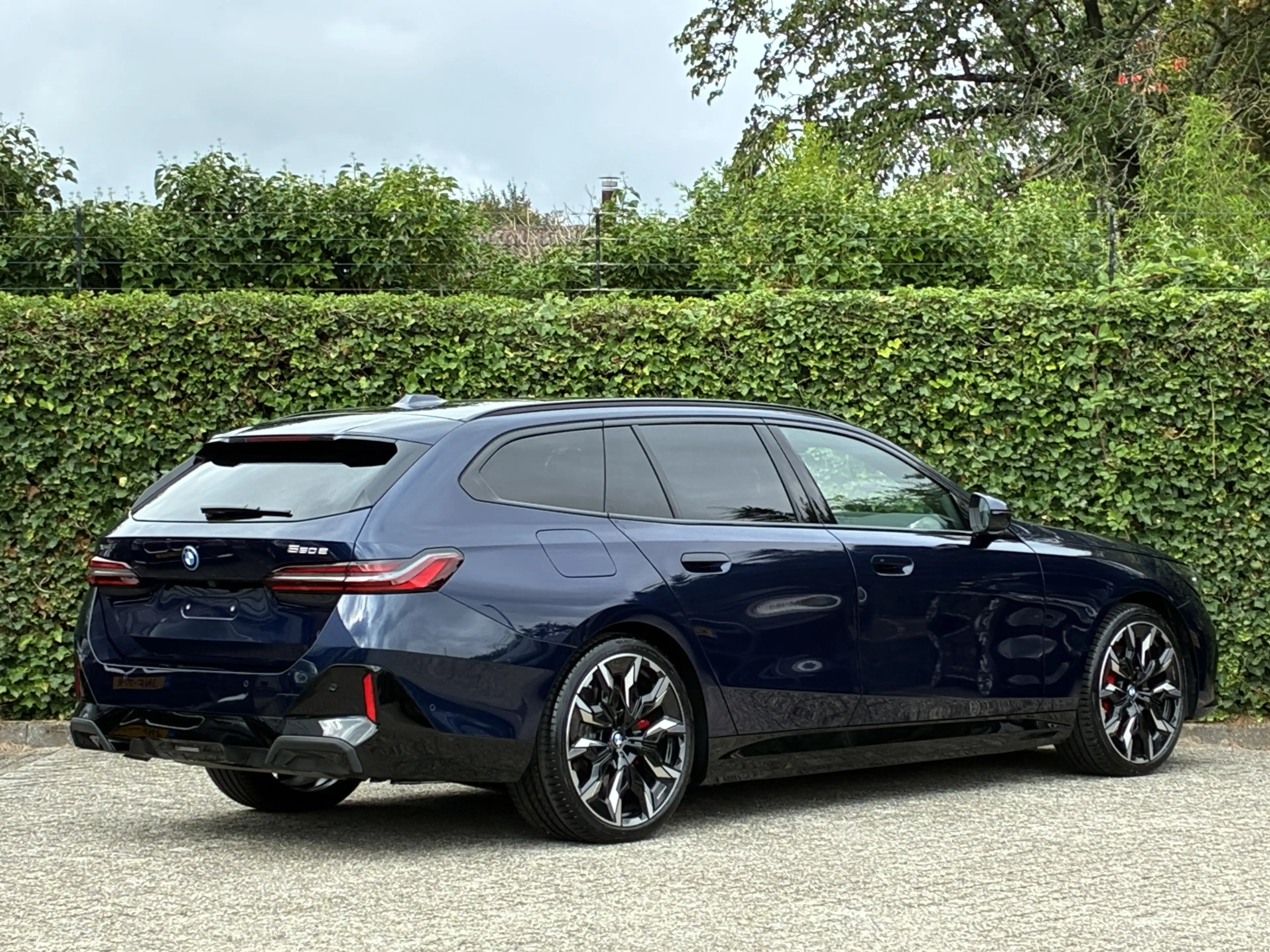 BMW 550 5-serie Touring 550e xDrive | Bowers & Wilkins | 2 — photo 3