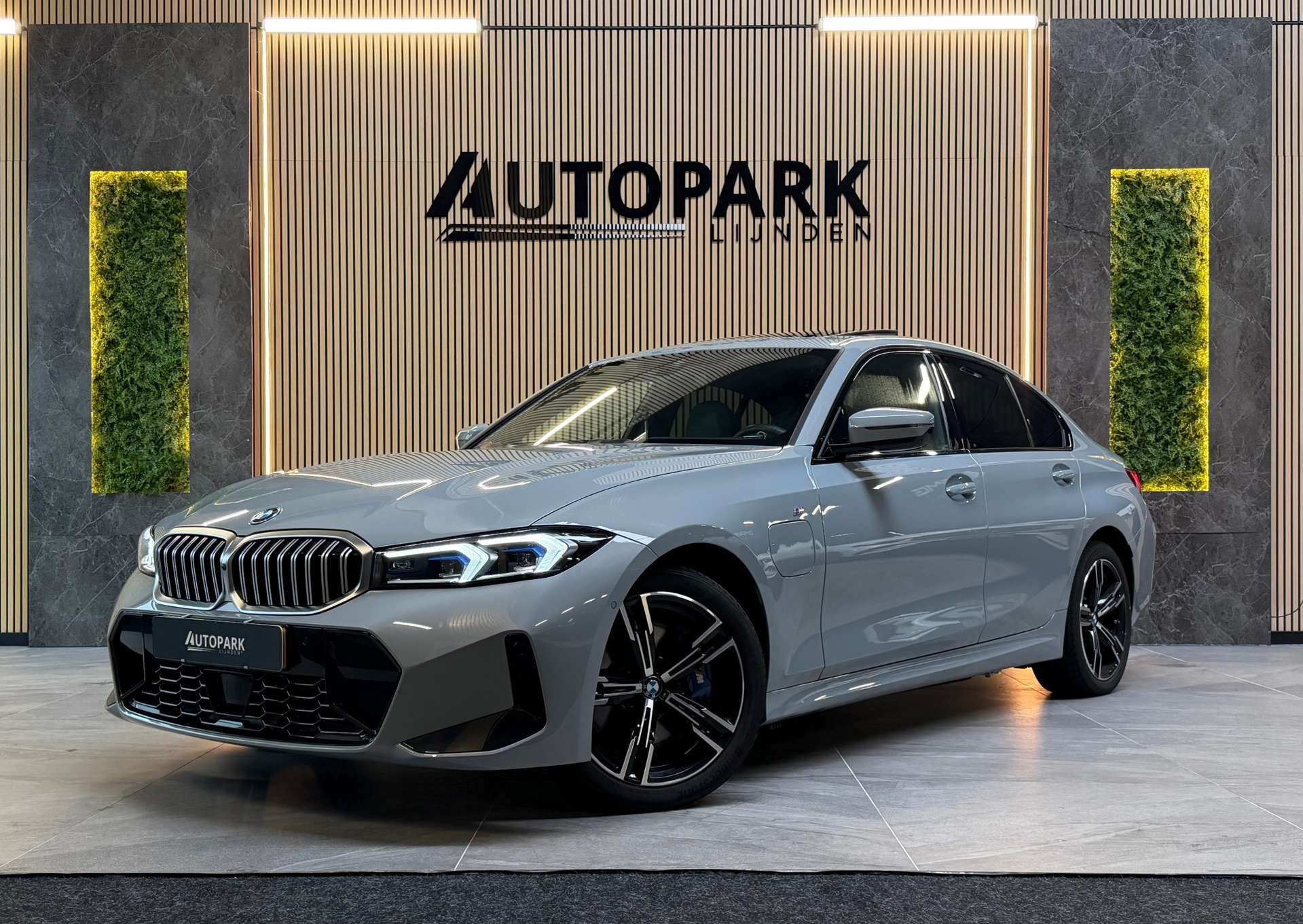 BMW 330