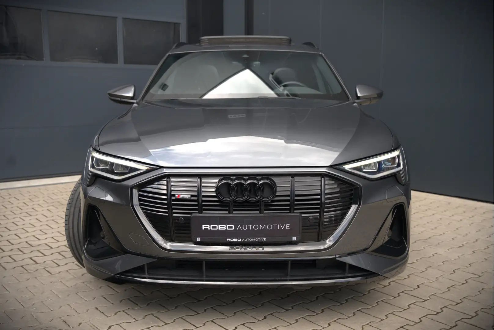 Audi e-tron 50 quattro S edition 71 kWh | S Line | Black Editi Grijs - 2