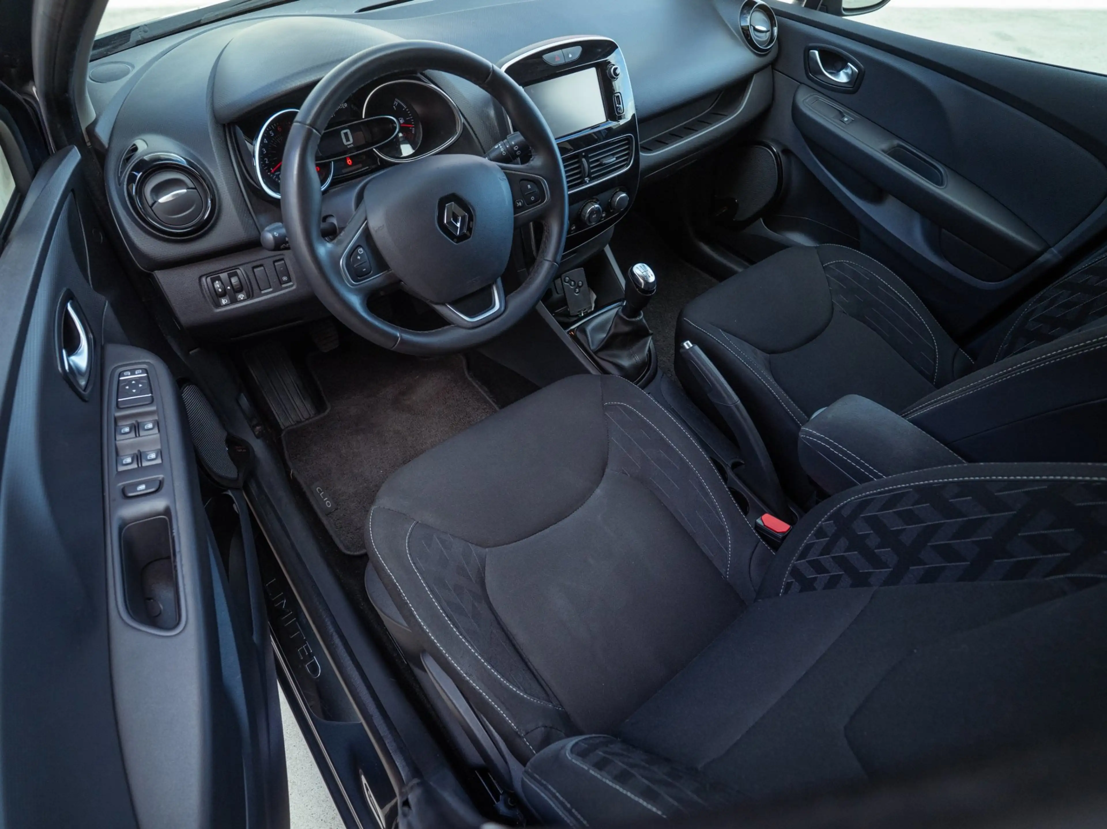 Renault Clio Estate 0.9 TCe Limited 90 pk (2018) | Navi | Keyle — photo 13