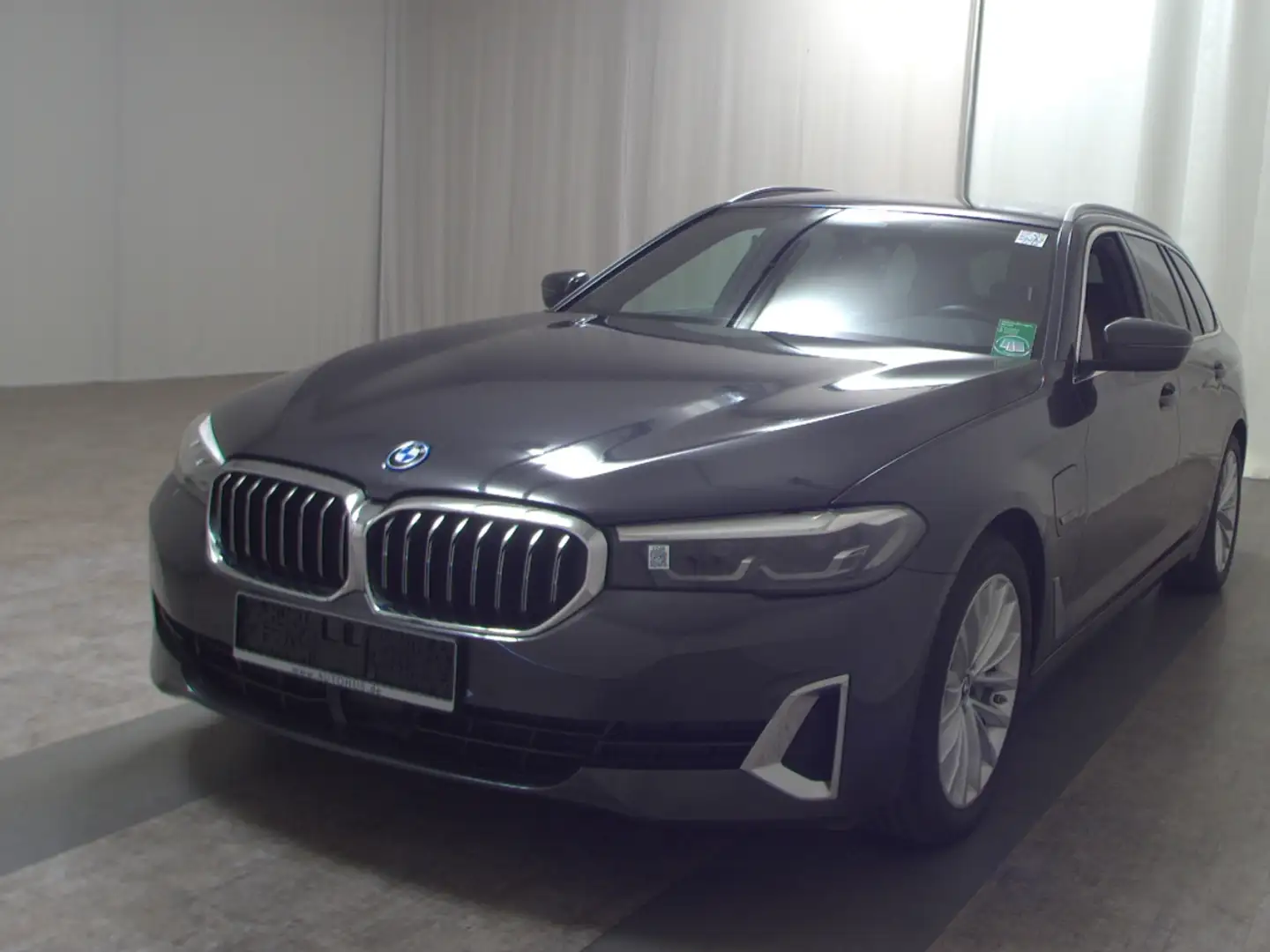 BMW 530 e Touring Luxury-Line Leder Navi LED RFK Shz Grau - 2
