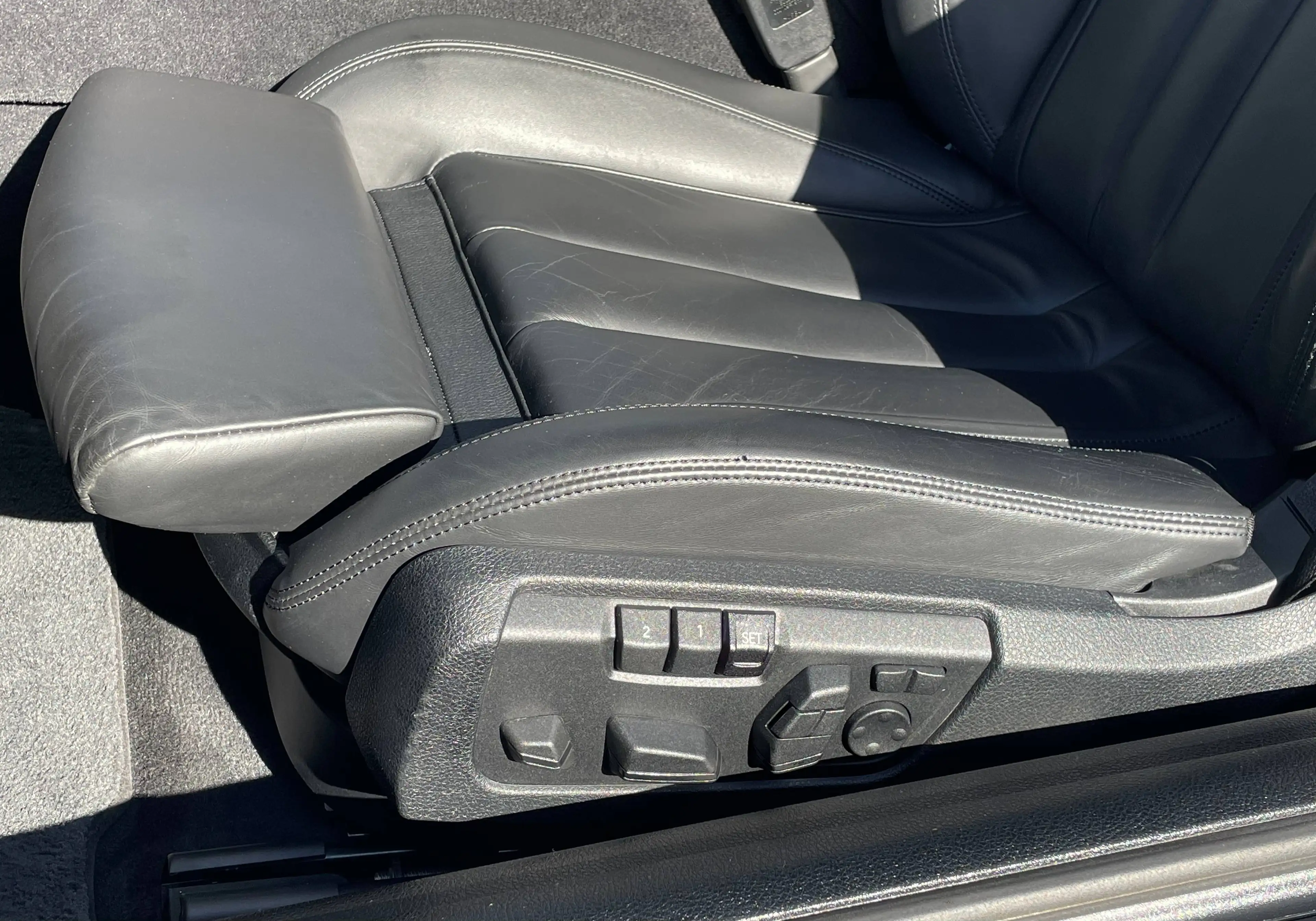 BMW 650 650i Coupe /Deutsches Fzg+2.Hand+Orig.ZUSTAND ! +Alle INSP.bei BMW +lückenlose Historie vorhanden — photo 15