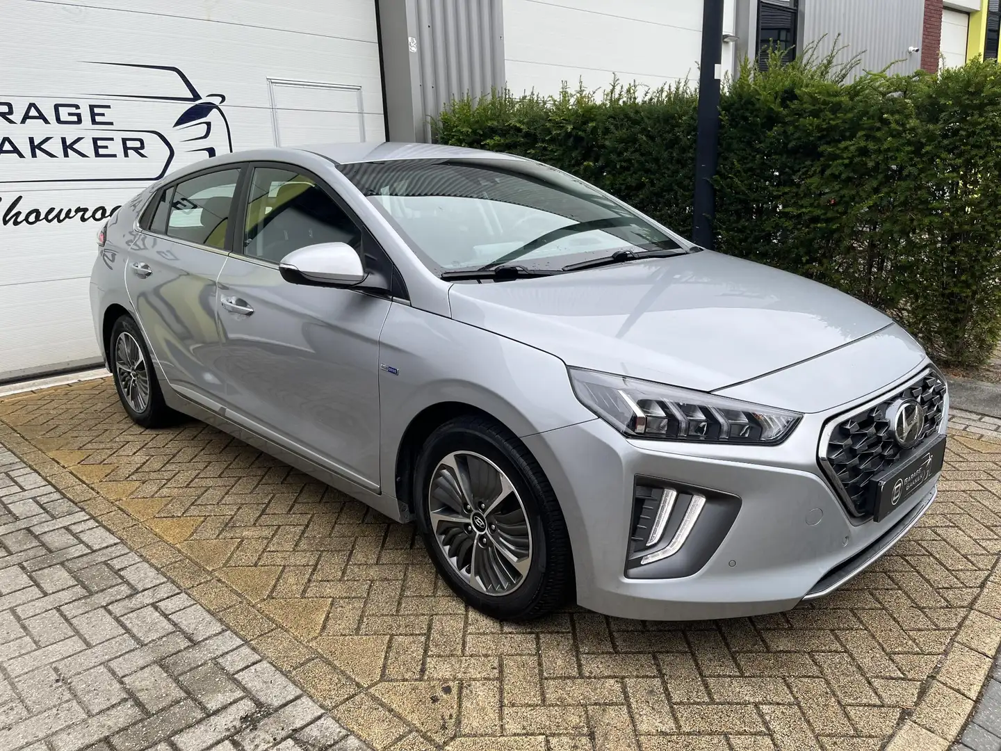 Hyundai IONIQ 1.6 GDi PHEV Premium LED, Camera, Stoel/Stuurverwa Gri - 2