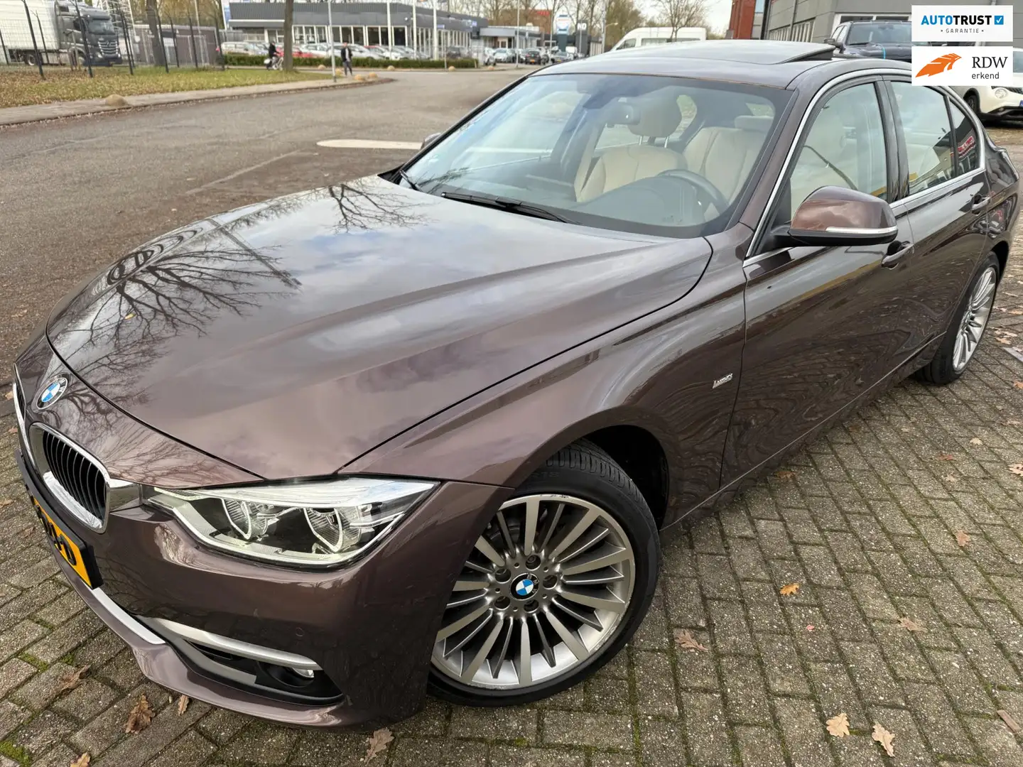 BMW 320 3-serie 320i 2019 Luxury Edition INDIVIDUAL DAKRAA Brun - 1