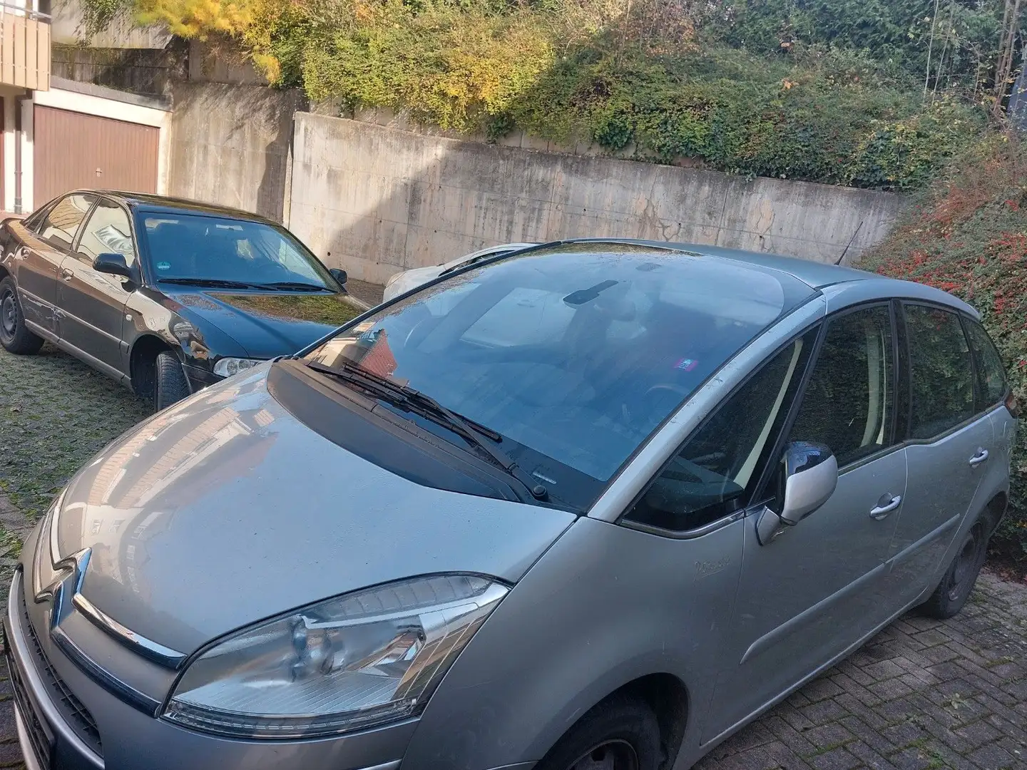 Citroen C4 Picasso HDI 1.6*AHK*NAVI*LCD*PDS*EURO5 Grau - 1