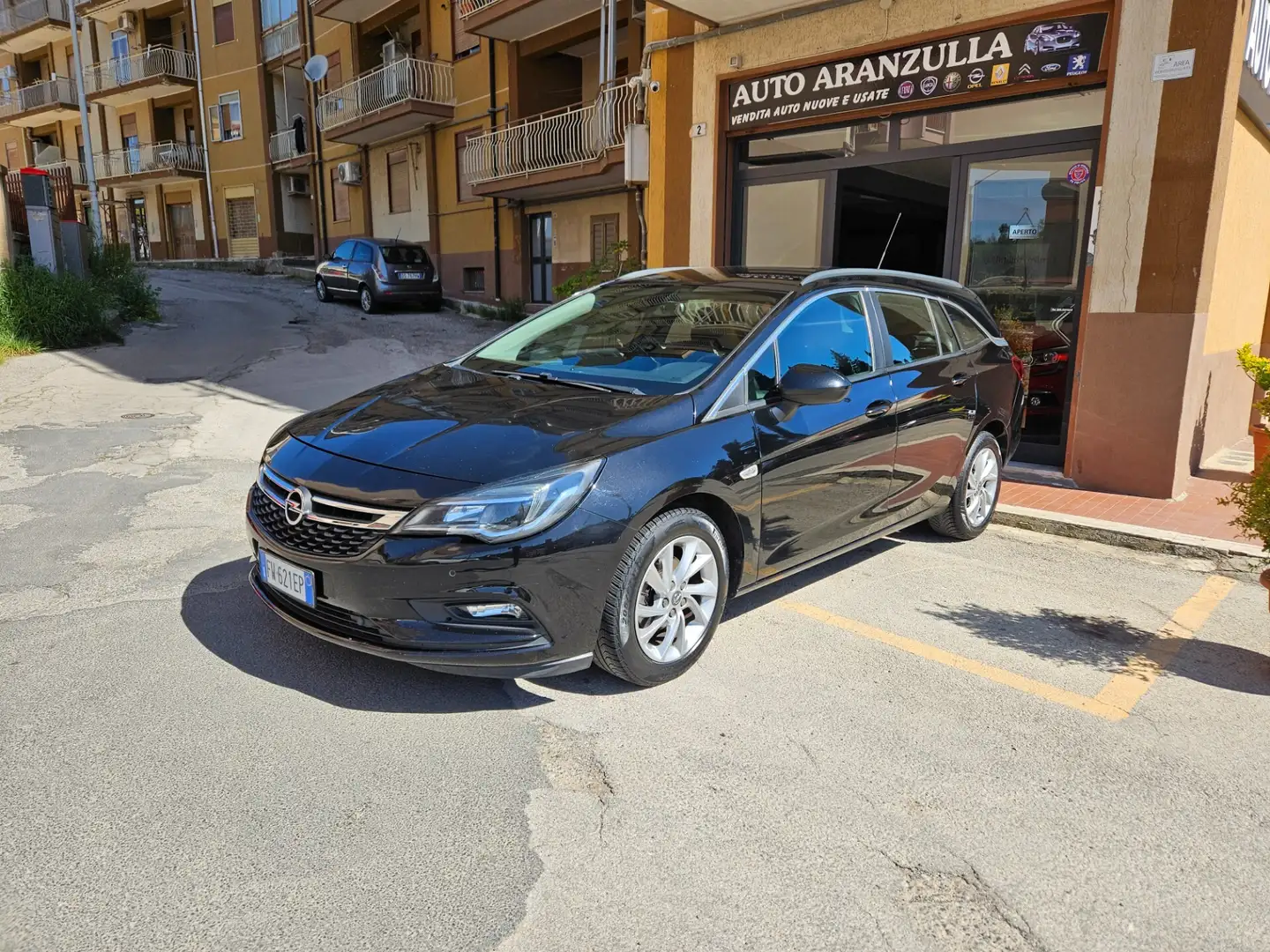 Opel Astra 1.6 CDTi 110CV Start&Stop Sports Tourer Innovation Noir - 1