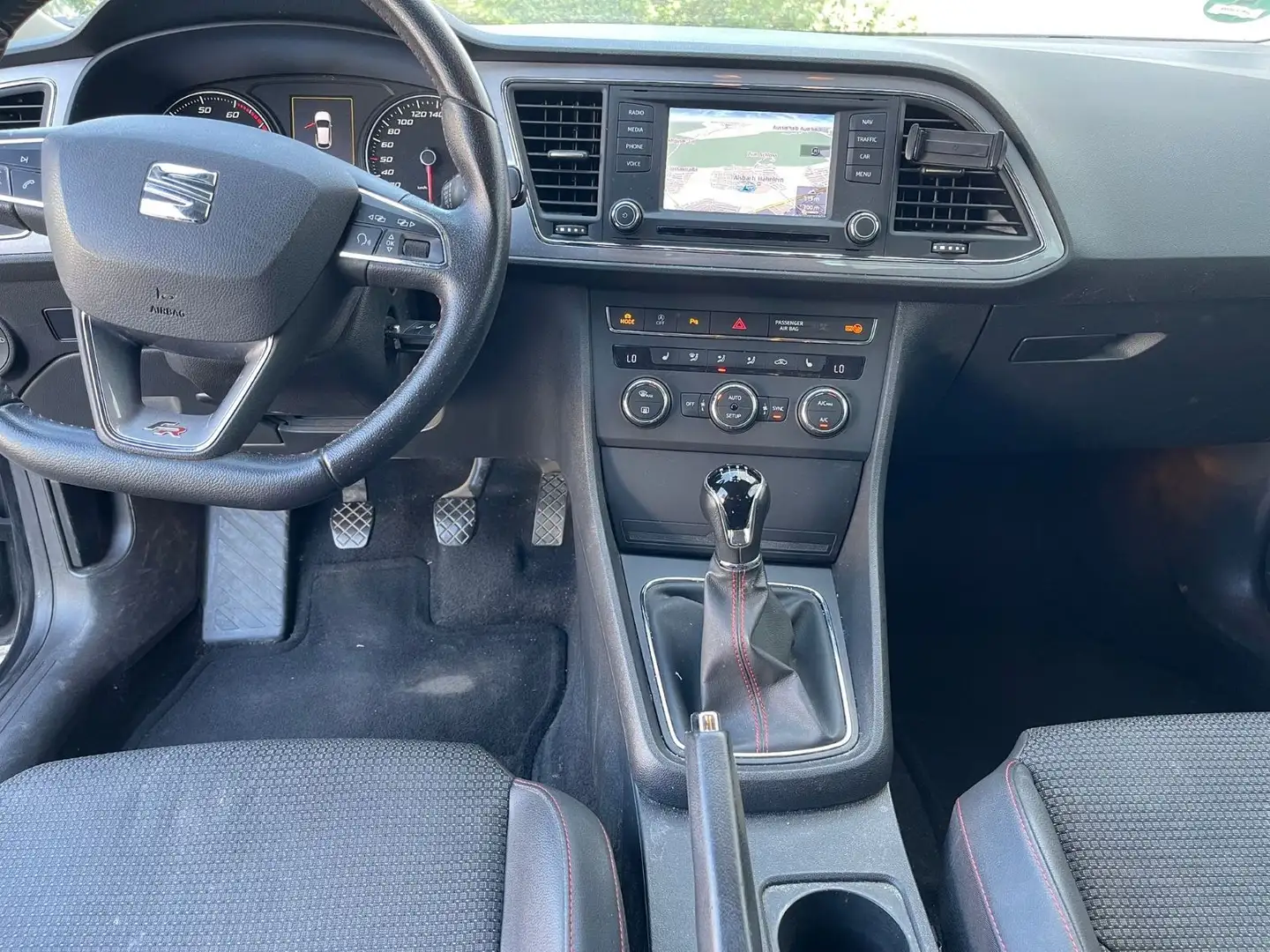 SEAT Leon FR Cupra 1.4 TSI Navi LED SHZ PDC Zwart - 2