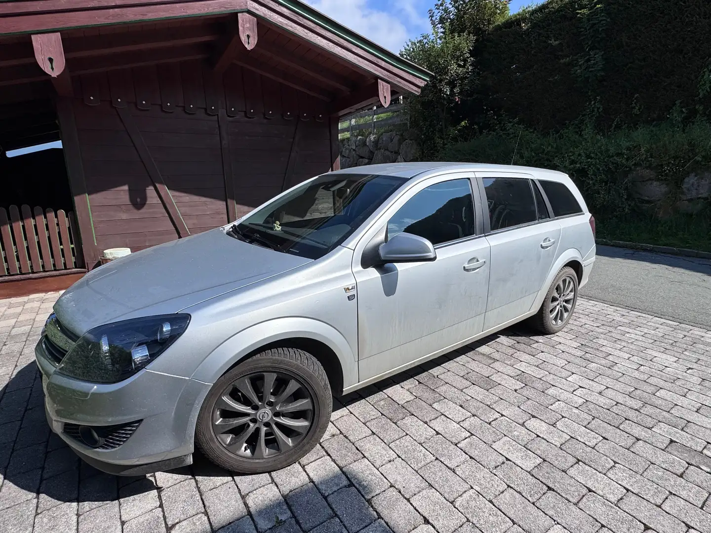 Opel Astra Astra 1,8 Caravan Cosmo Aut. Cosmo Silber - 1