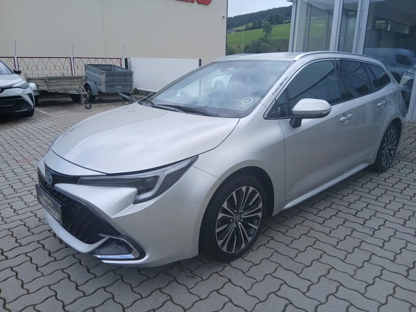 Toyota Corolla Touring Sports Hybrid Active Drive Silber - 2