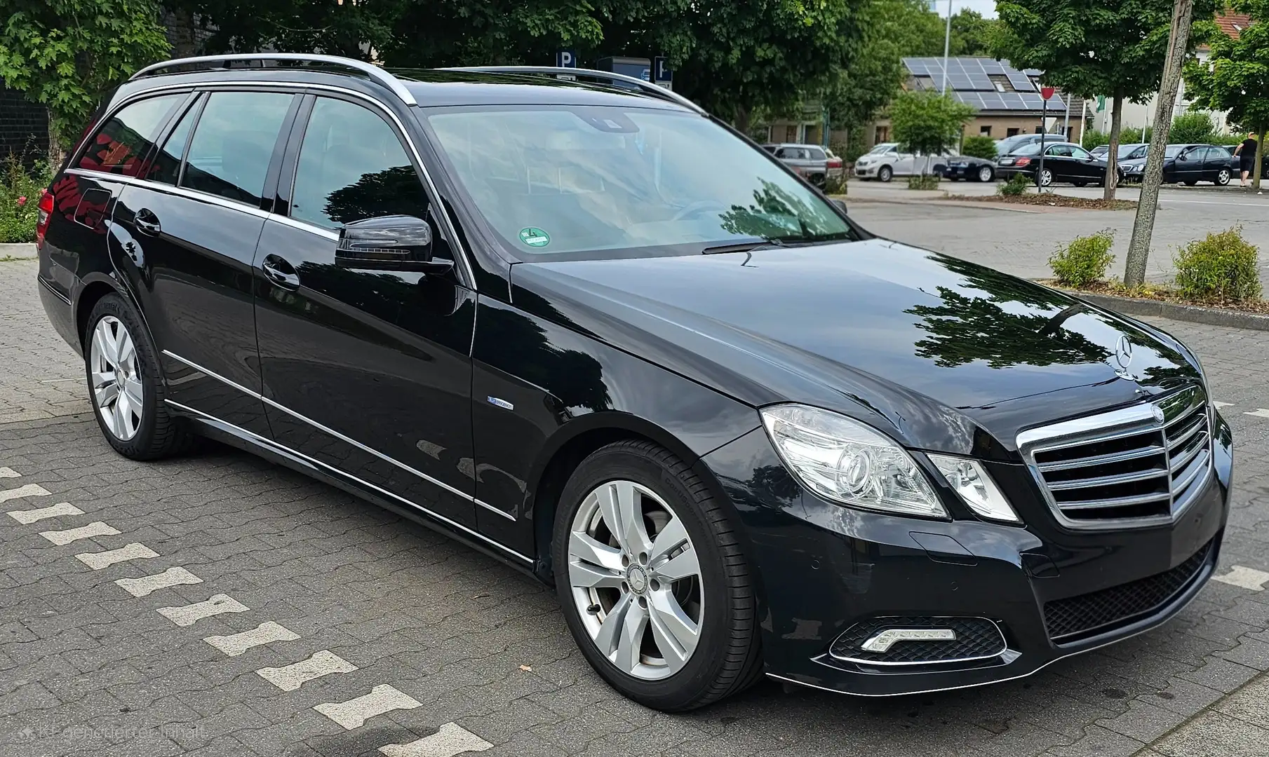 Mercedes-Benz E 220 E 220 T CDI DPF BlueEFFICIENCY AutomatikAvantgarde Schwarz - 2