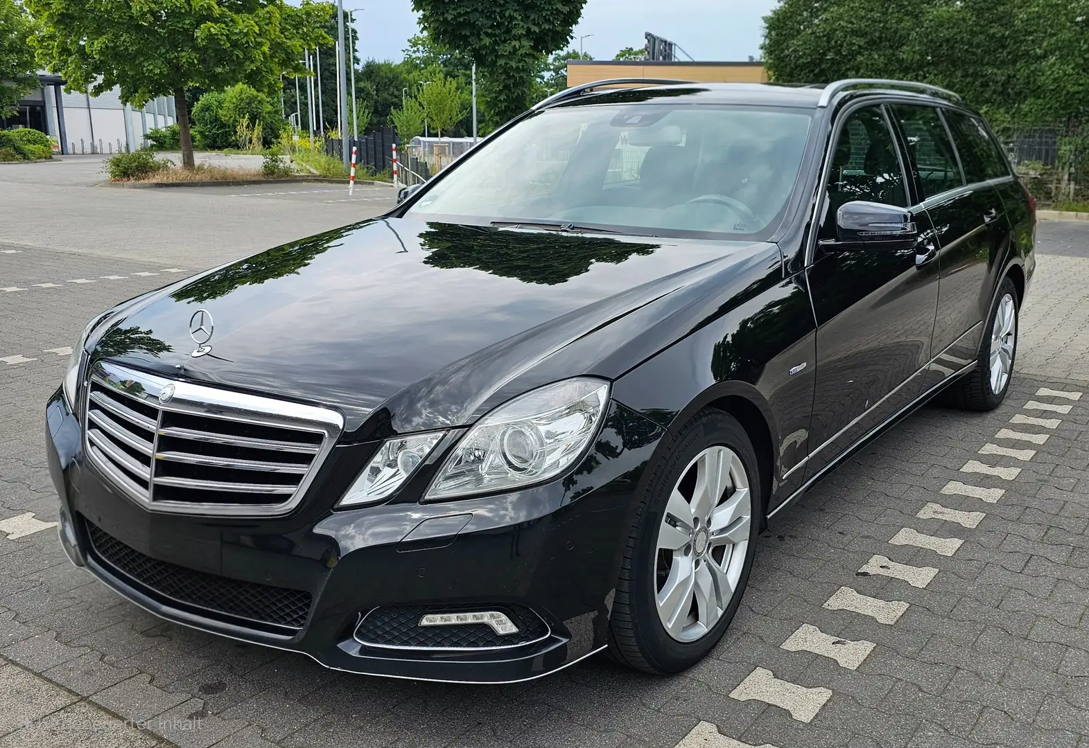 Mercedes-Benz E 220 E 220 T CDI DPF BlueEFFICIENCY AutomatikAvantgarde Schwarz - 1