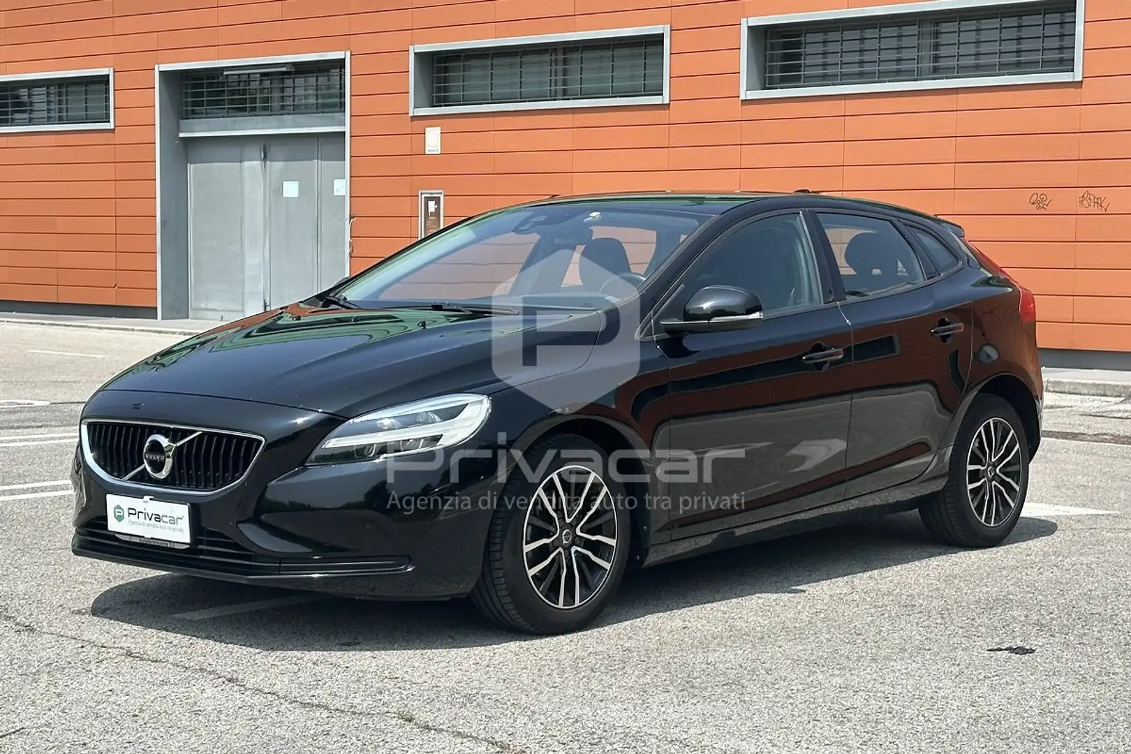 Volvo V40 V40 D2 Momentum Fekete - 1