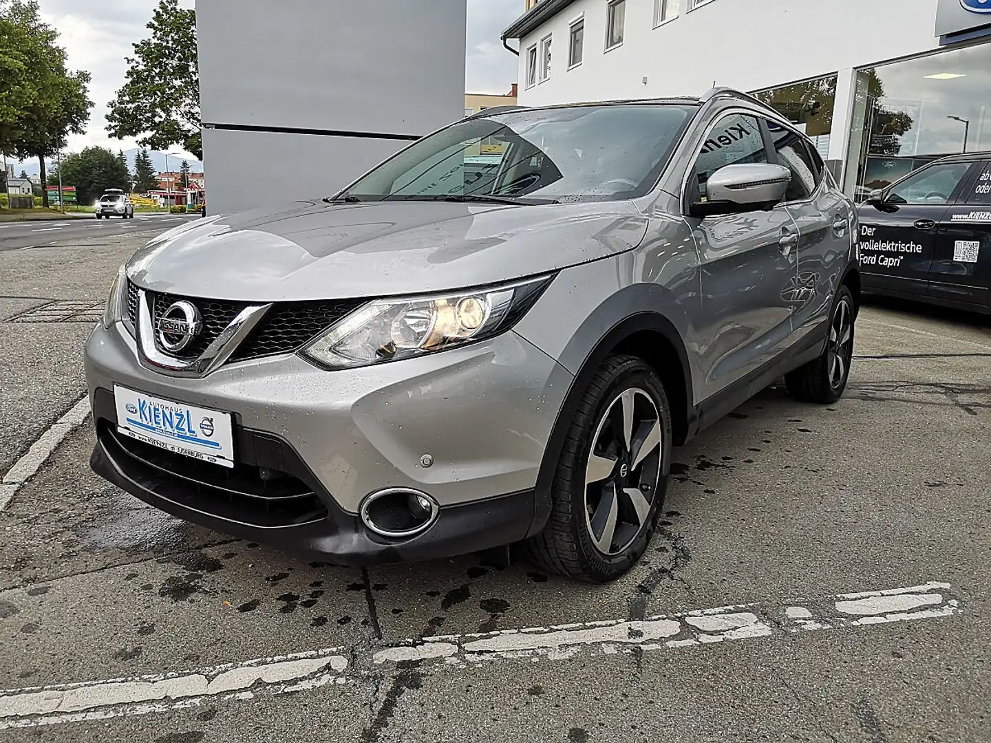 Nissan Qashqai 1.6 dCi 360 4x4 Silber - 1