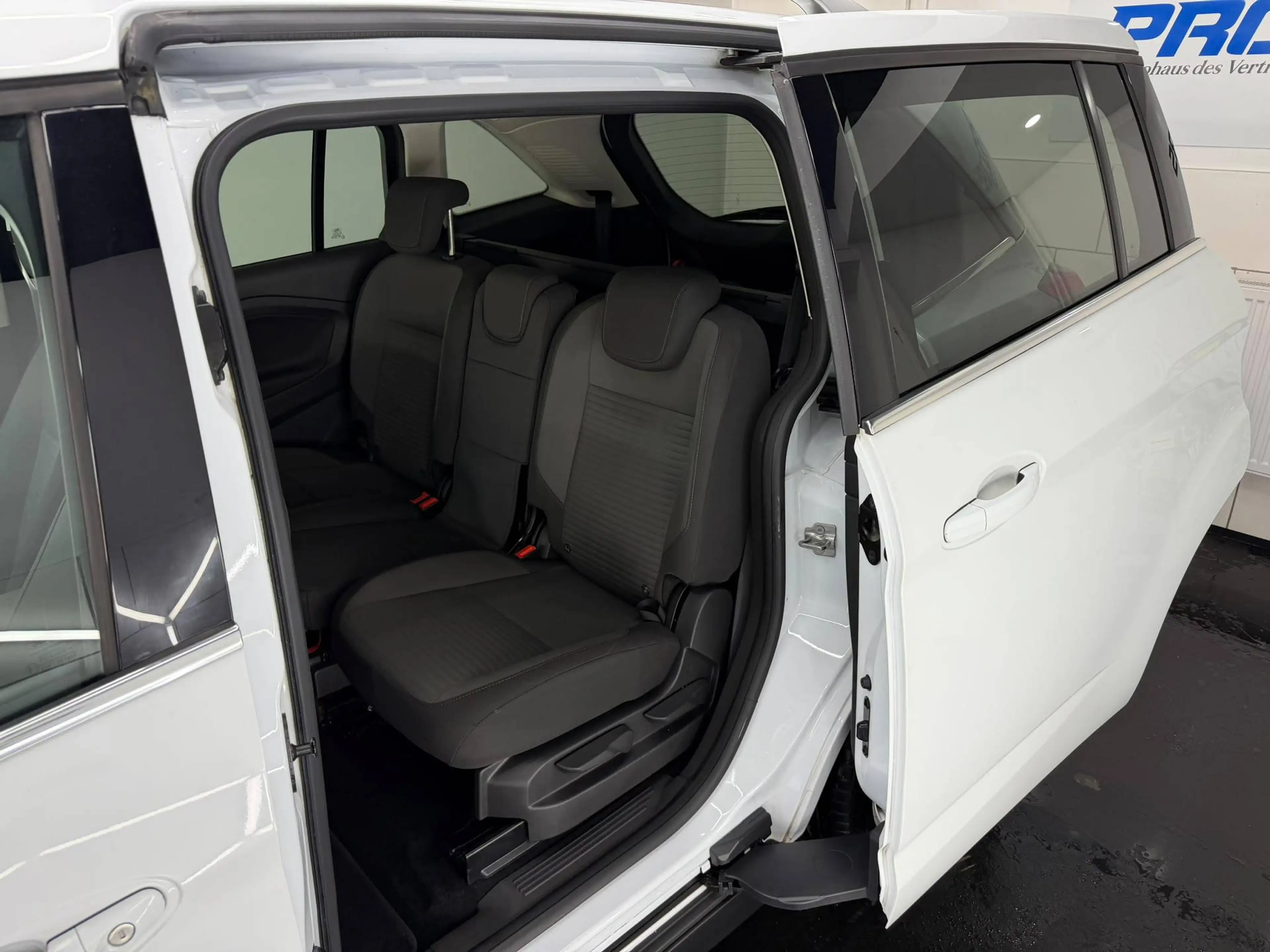 Ford Grand C-Max Titanium *7 Sitzer*Navi*AHK* — photo 14