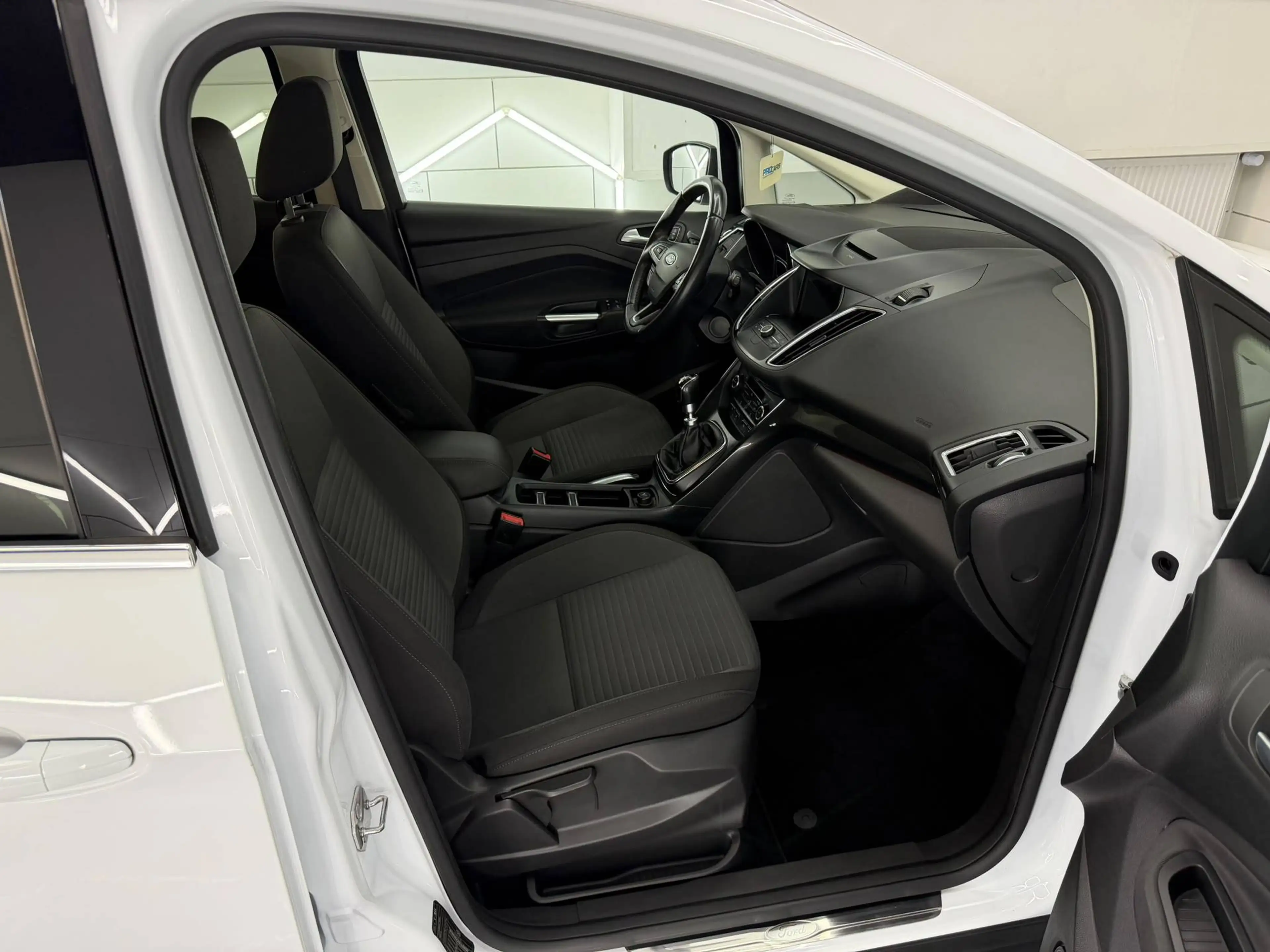 Ford Grand C-Max Titanium *7 Sitzer*Navi*AHK* — photo 9