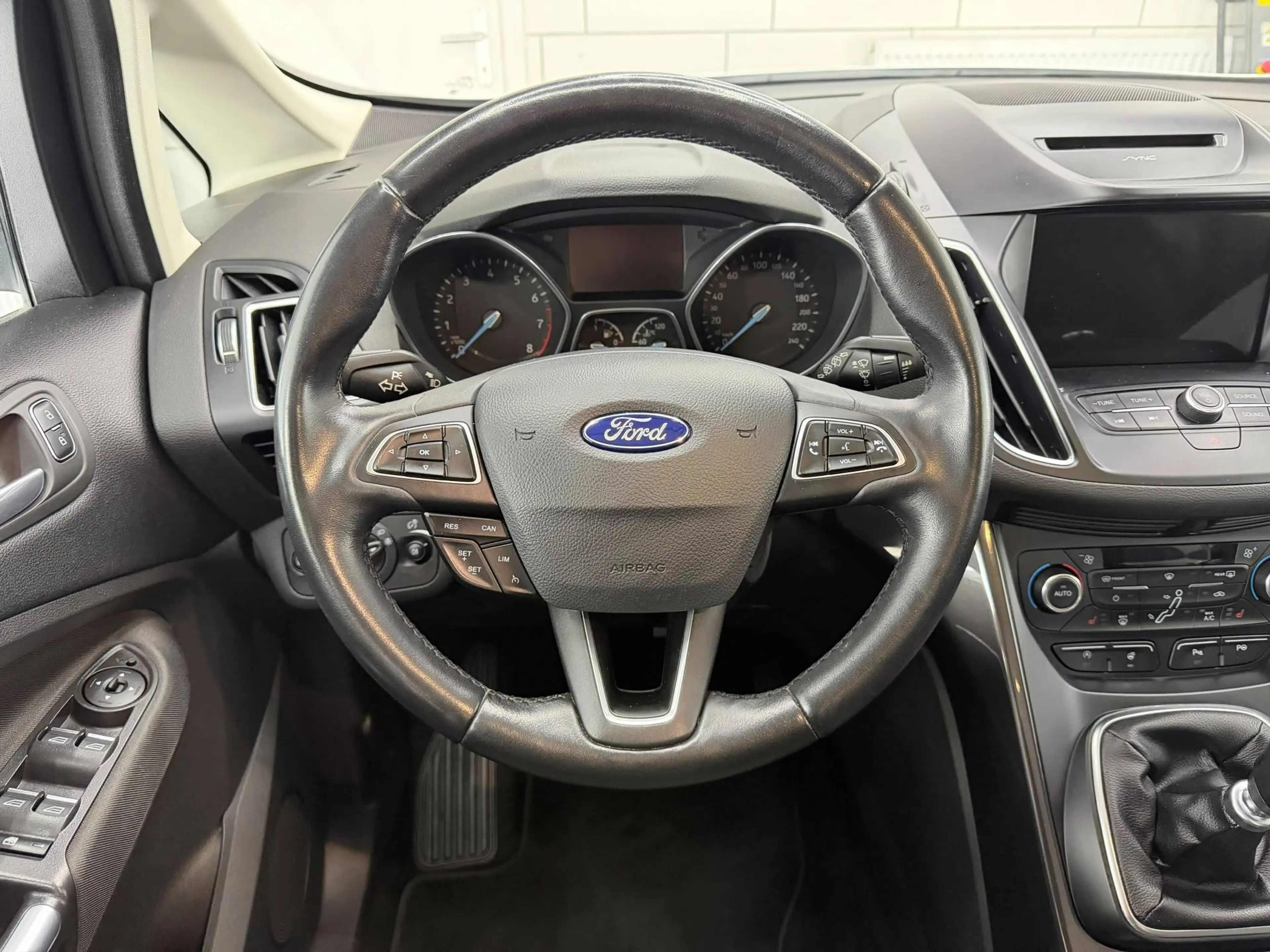 Ford Grand C-Max Titanium *7 Sitzer*Navi*AHK* — photo 12