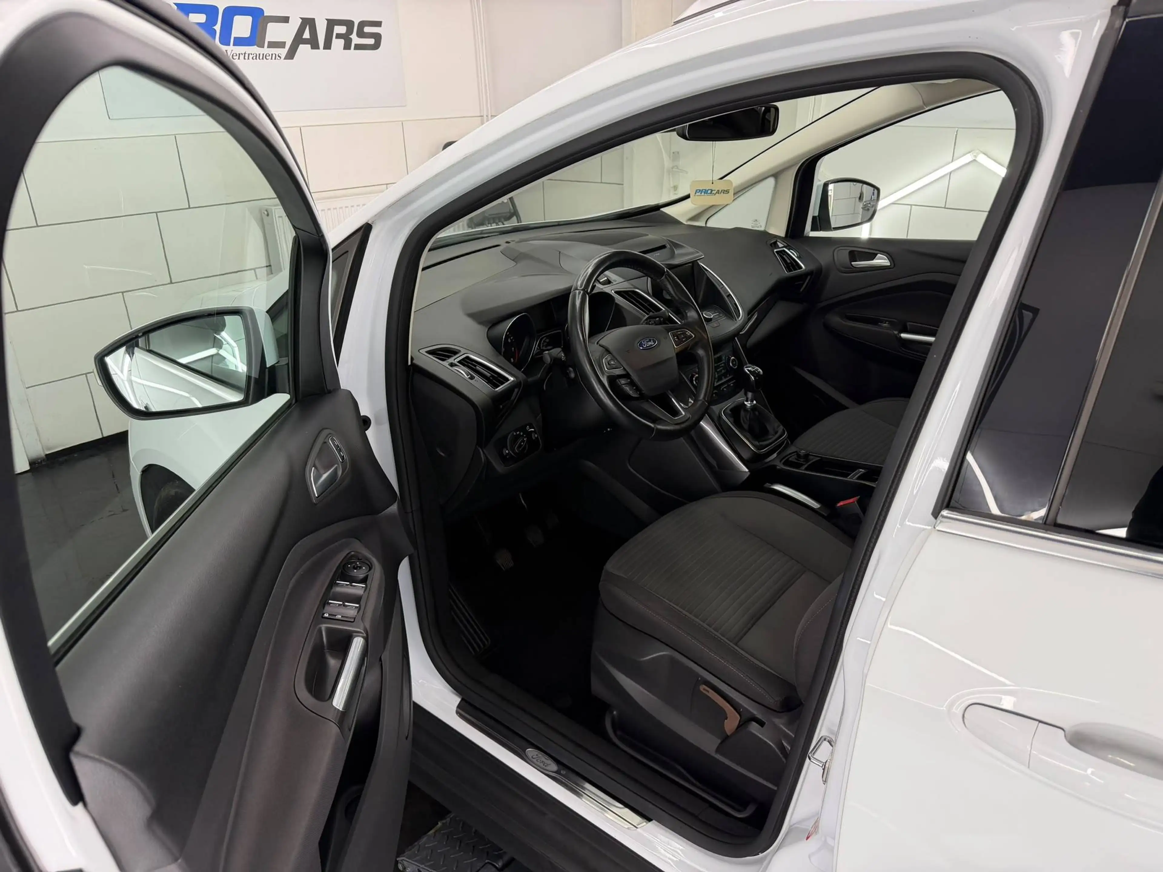 Ford Grand C-Max Titanium *7 Sitzer*Navi*AHK* — photo 5