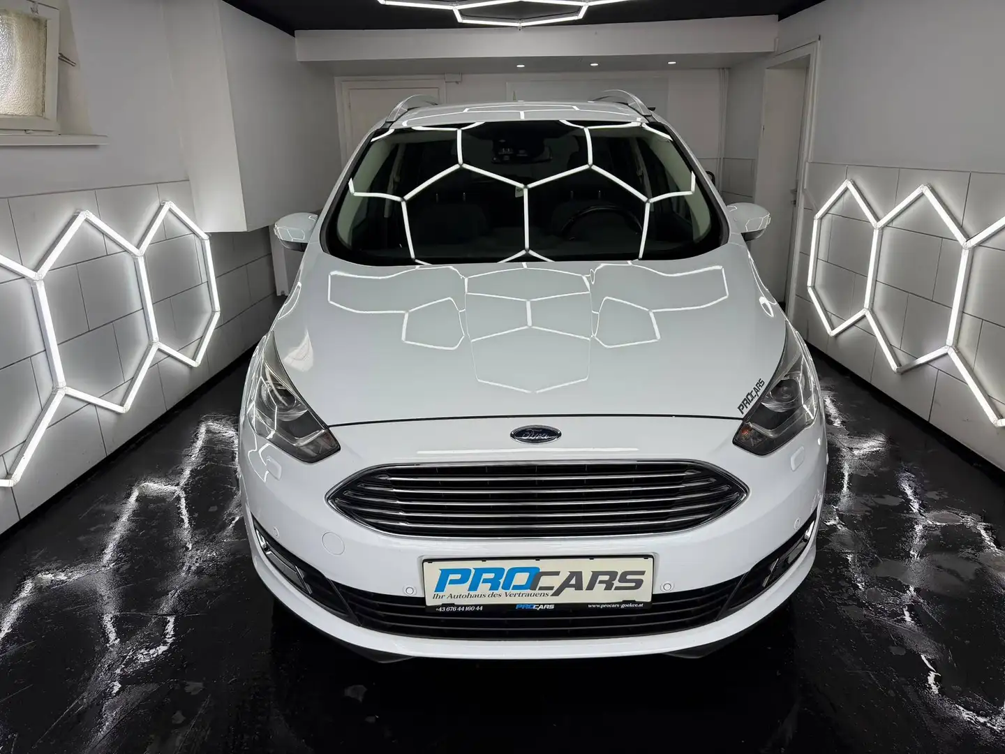 Ford Grand C-Max Titanium *7 Sitzer*Navi*AHK* Weiß - 2