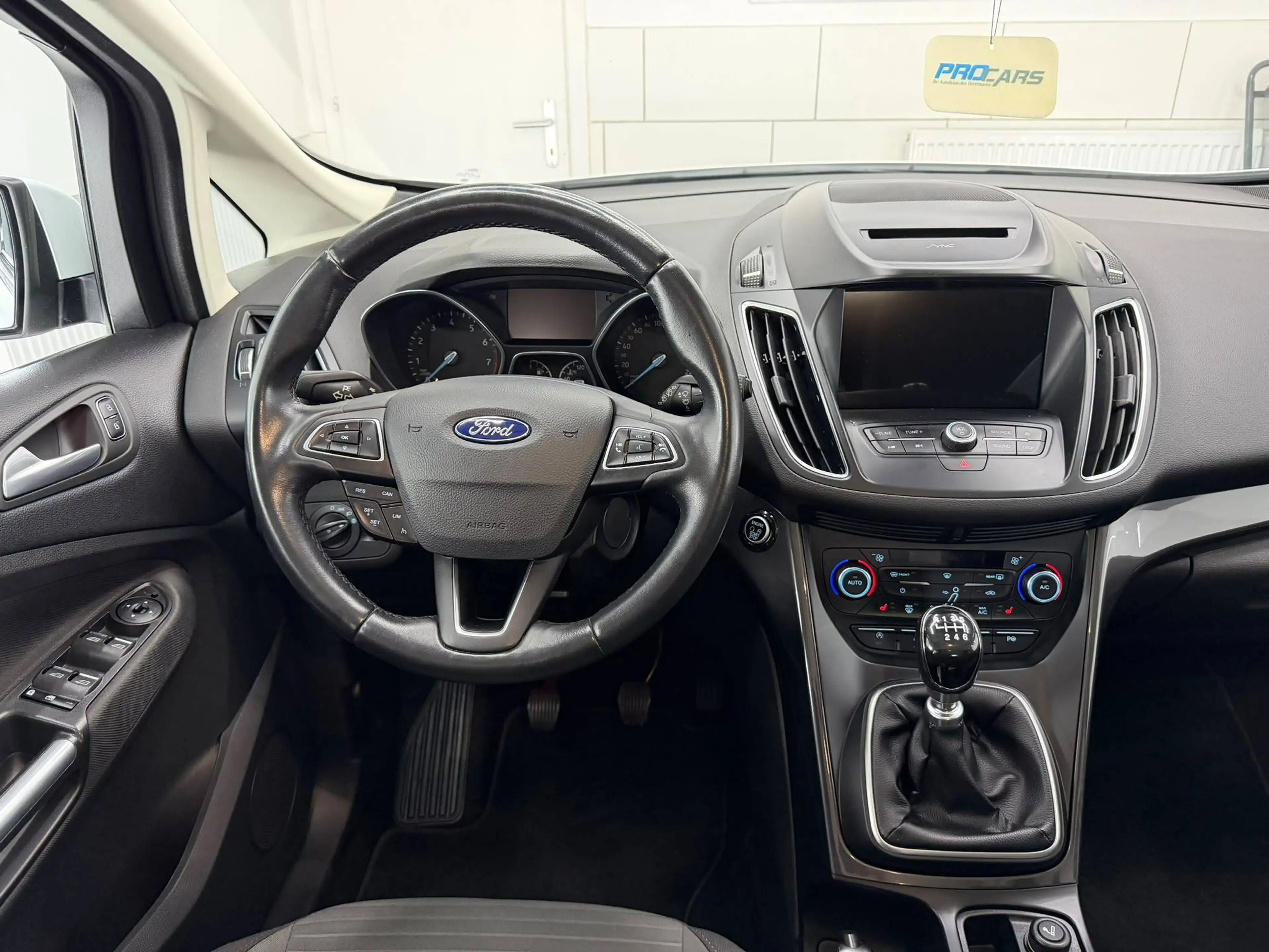 Ford Grand C-Max Titanium *7 Sitzer*Navi*AHK* — photo 11