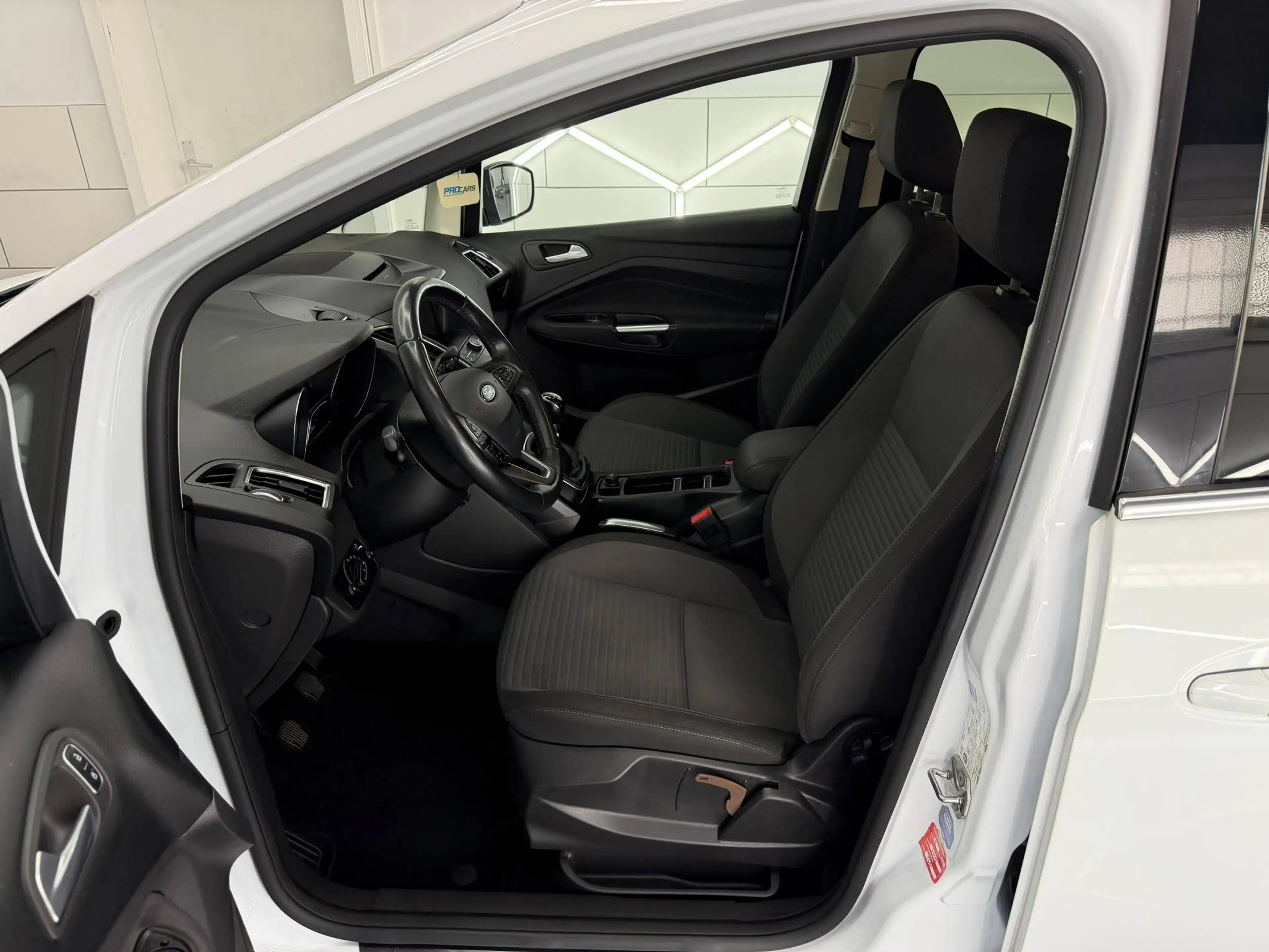 Ford Grand C-Max Titanium *7 Sitzer*Navi*AHK* — photo 6