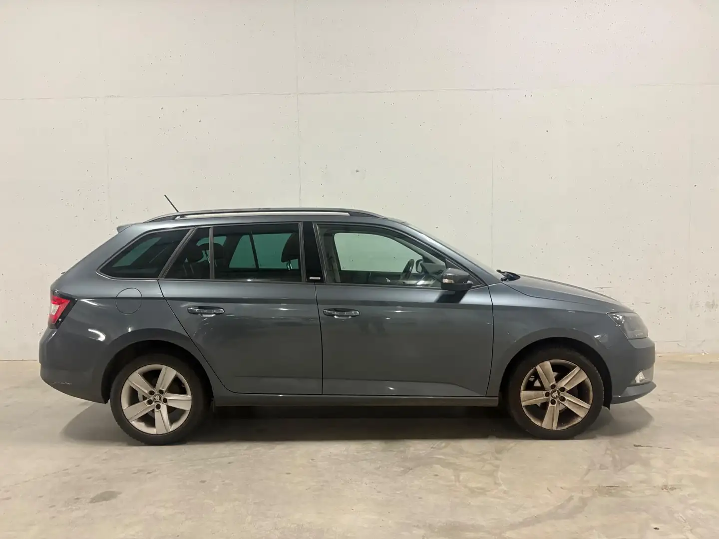 Skoda Fabia Combi 1.2 TSI JOY 5drs. Clima Stoelverw. Trekhaak Grijs - 2
