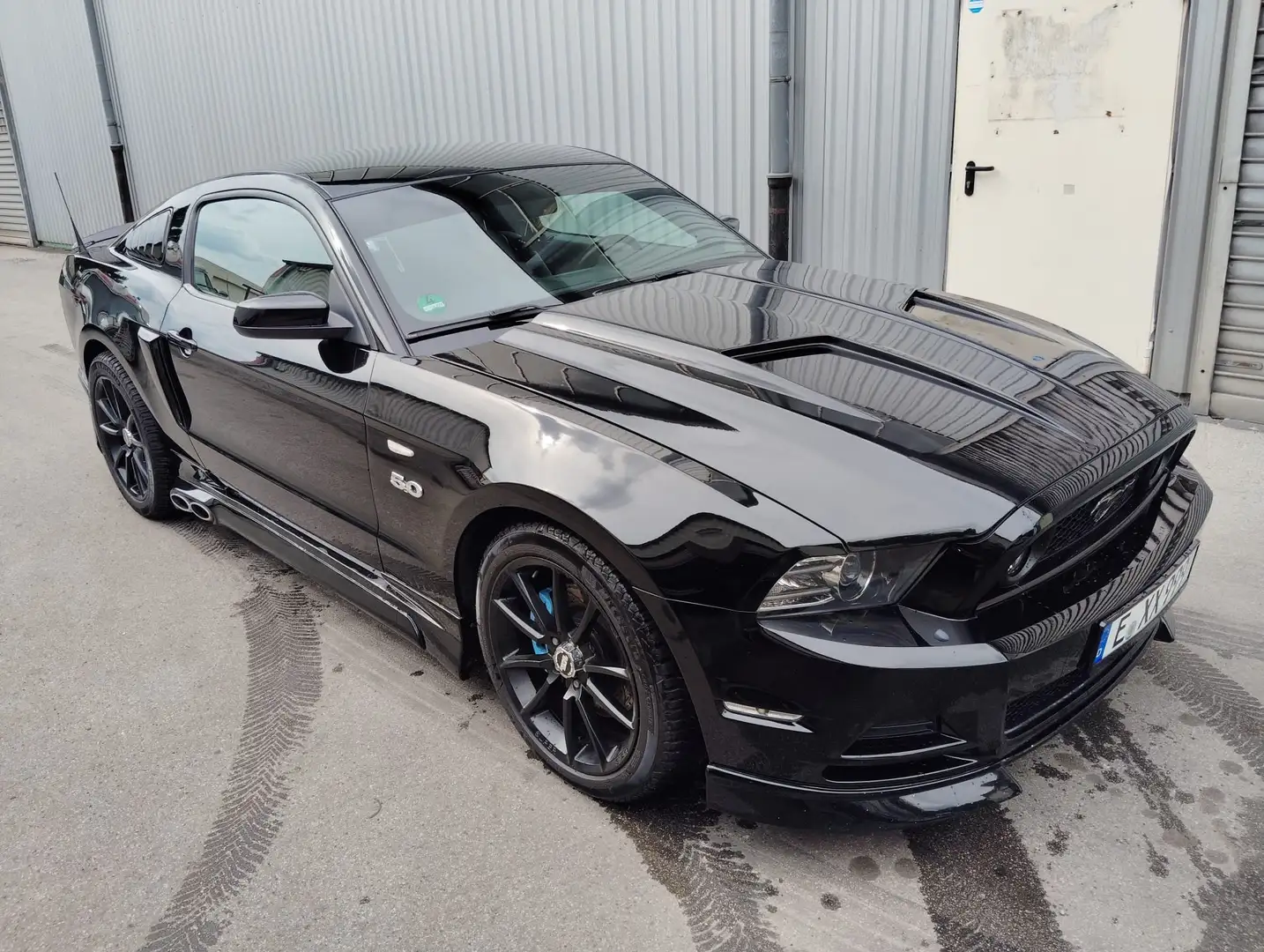 Ford Mustang 5.0 GT , MOTOR rev.,Klappenauspuff seitl., CERVINI Schwarz - 2