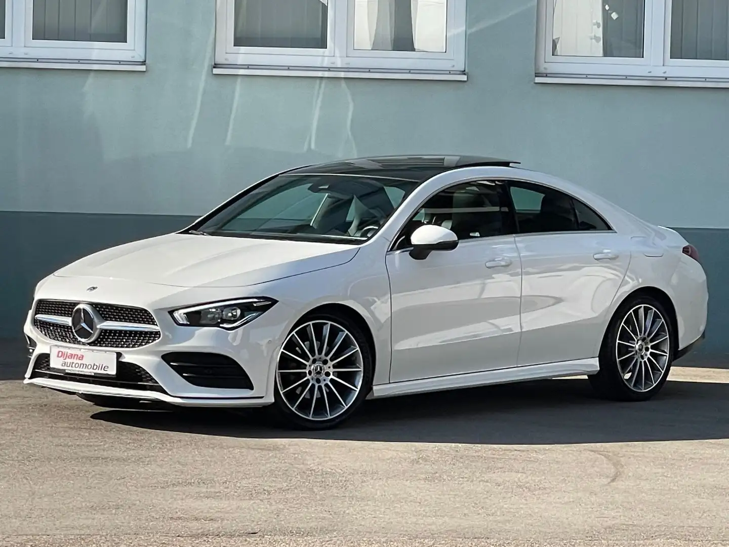 Mercedes-Benz CLA 200 Coupe AMG Pano AHK LED 19Zoll PERFEKT! Blanc - 1