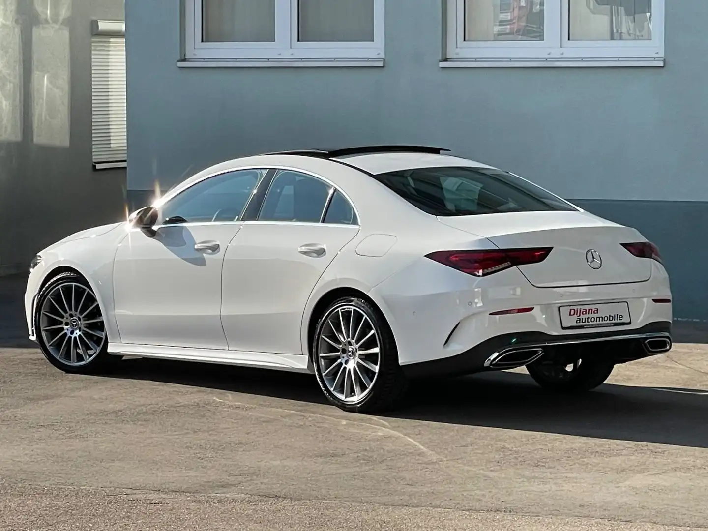 Mercedes-Benz CLA 200 Coupe AMG Pano AHK LED 19Zoll PERFEKT! Blanc - 2
