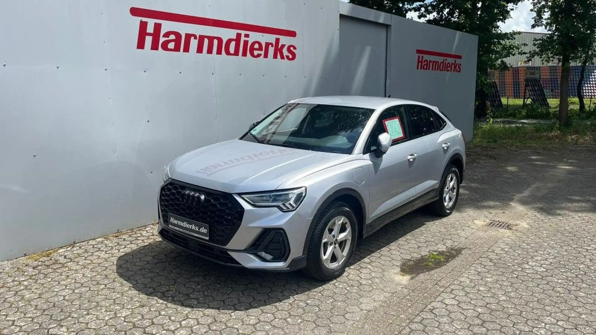 Audi Q3 45 TFSIe Sportback S tronic Silver - 1