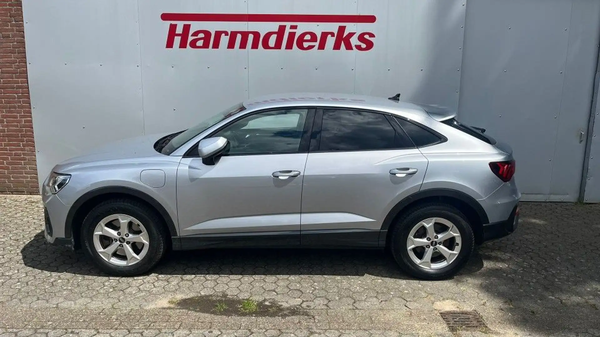 Audi Q3 45 TFSIe Sportback S tronic Silver - 2