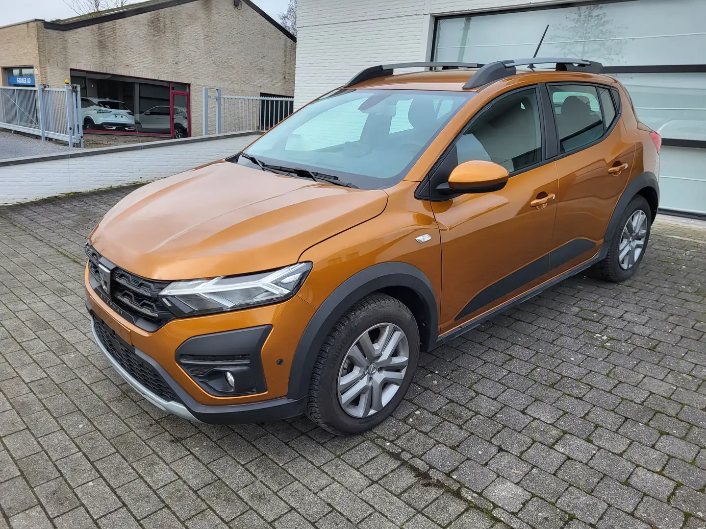 Dacia Sandero Stepway 1.0i NAVI CAMERA LED APP SPORT INTERIEUR Brons - 1