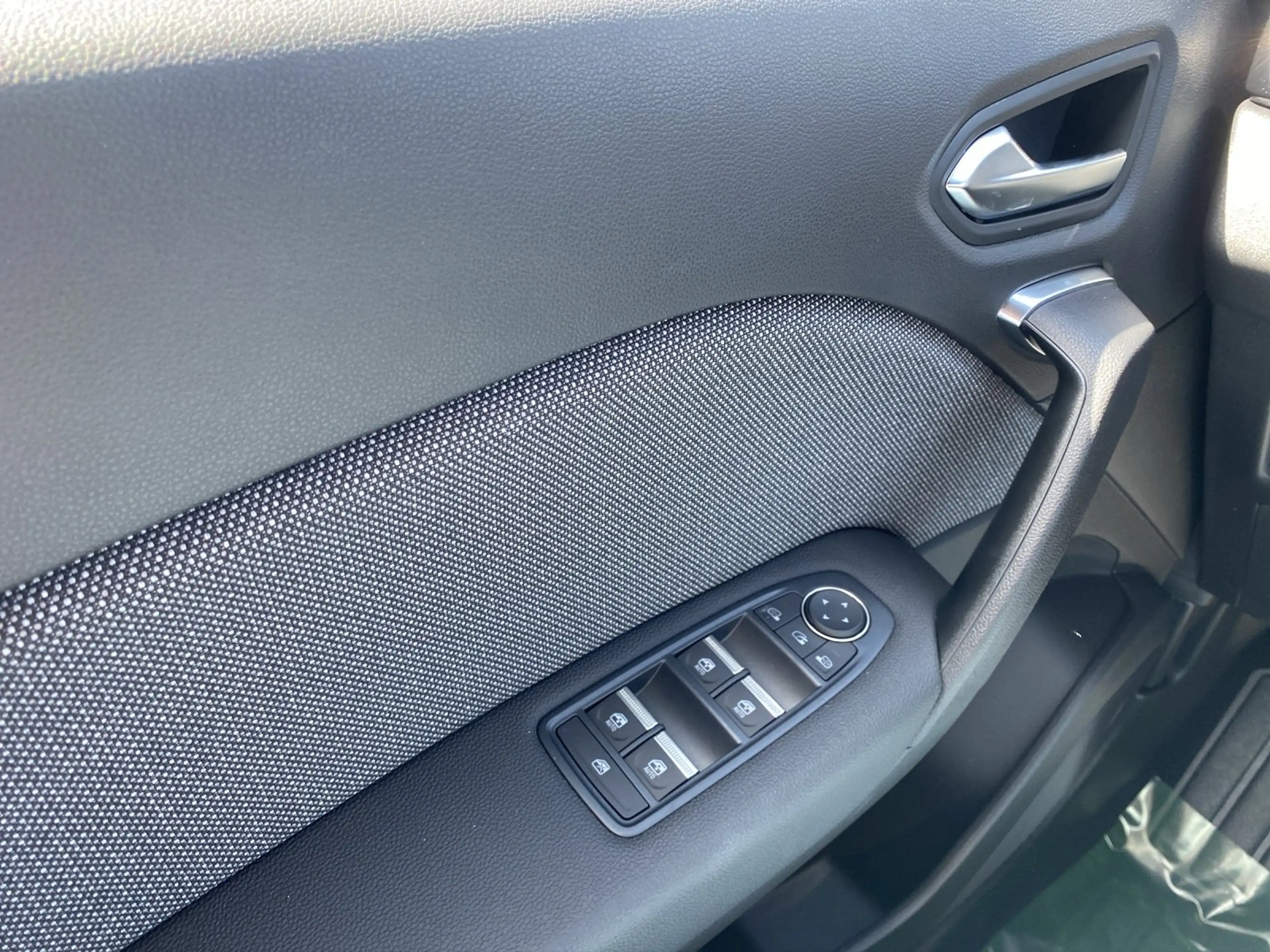 Mitsubishi Grandis 1.8 HEV Intro Edition 360+Kam.+KeyLess — photo 15
