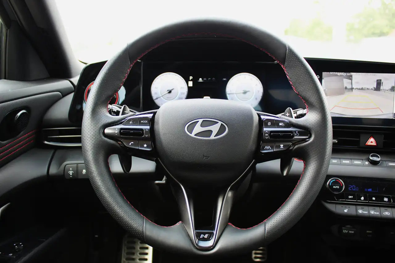 Hyundai ELANTRA снимка Hyundai ELANTRA
