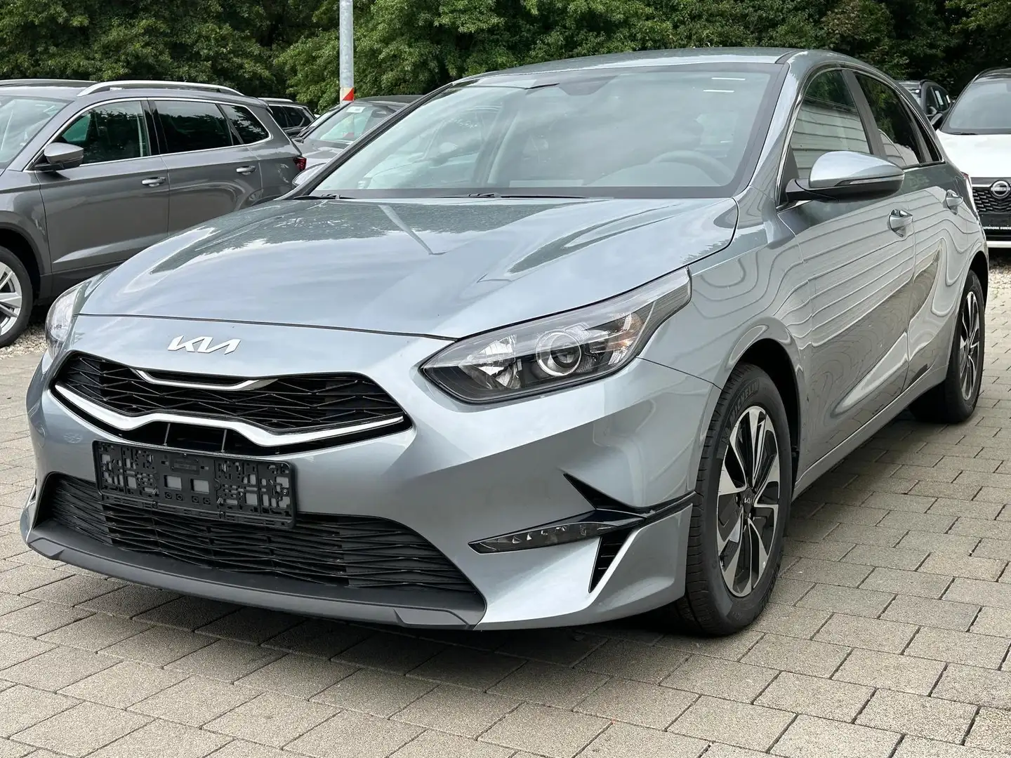 Kia Ceed / cee'd Gold 1.5 T-GDi, DCT Android Auto*Navi*WinterPak... Silber - 2