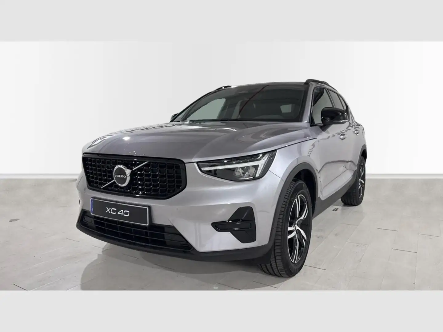 Volvo XC40 2.0 B3 G Plus Dark Auto Plateado - 1