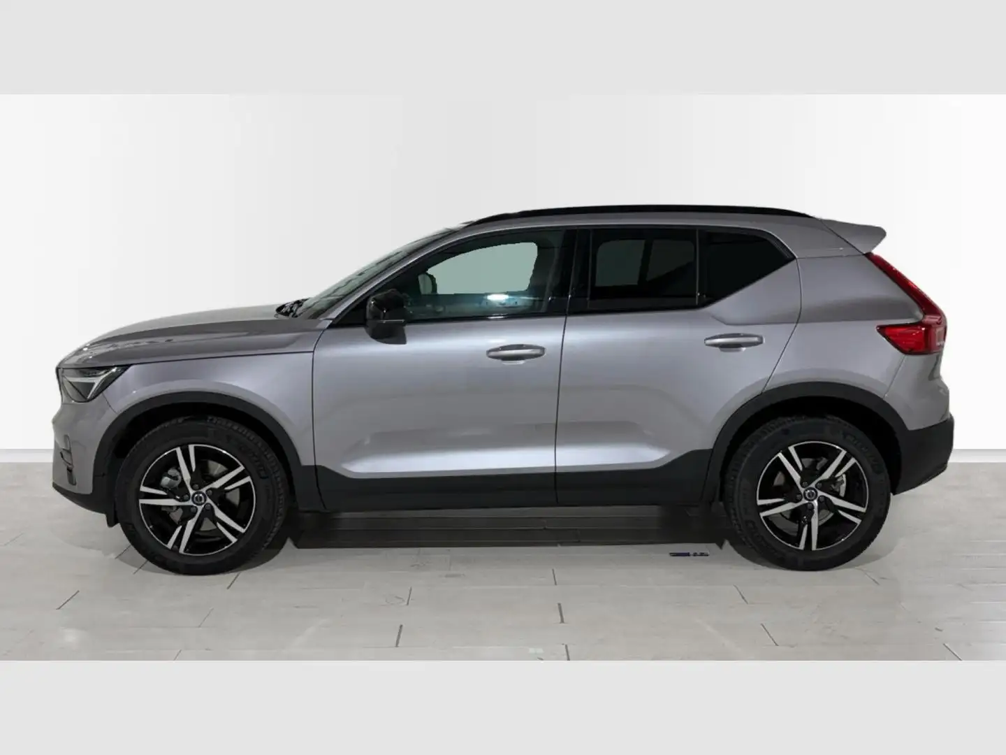 Volvo XC40 2.0 B3 G Plus Dark Auto Plateado - 2