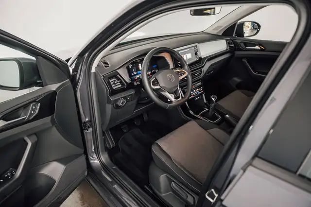 Volkswagen T-Cross view 11