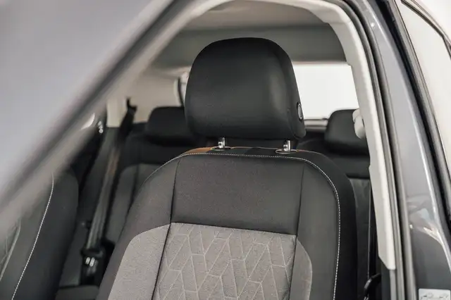 Volkswagen T-Cross view 9