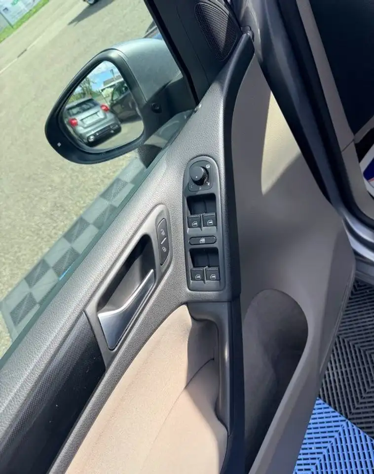 Volkswagen Golf Standard Model — photo 12