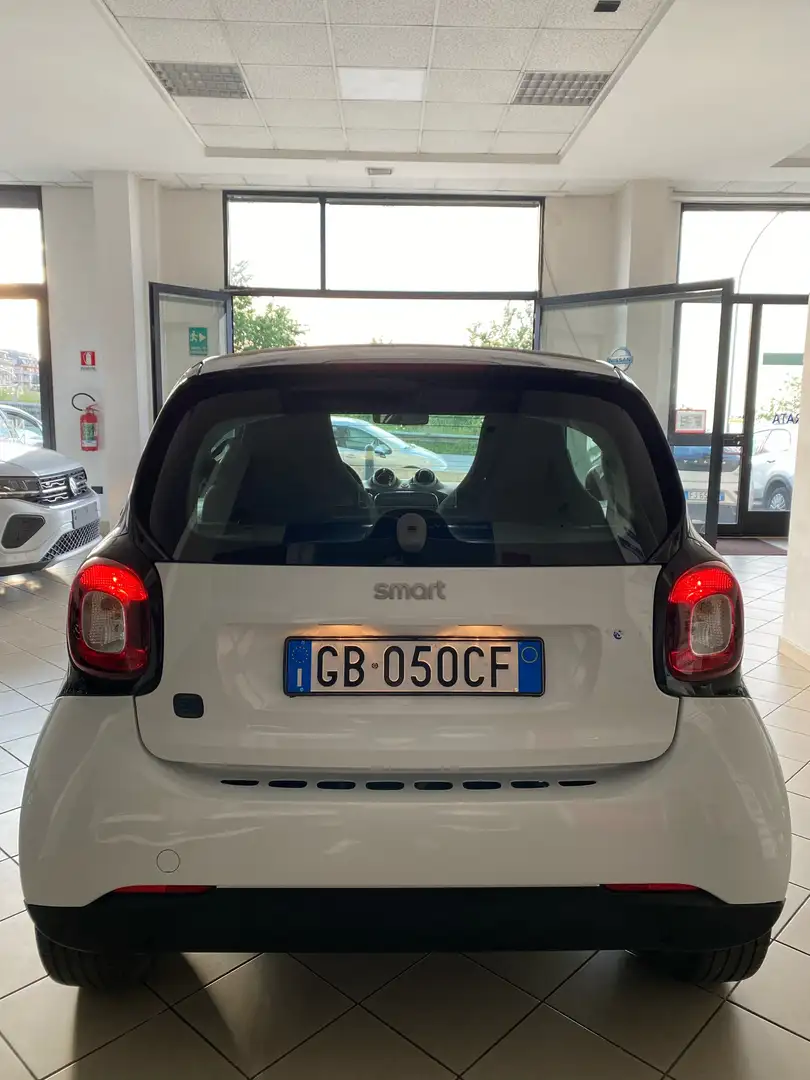 smart forTwo eq Passion 4,6kW Wit - 2