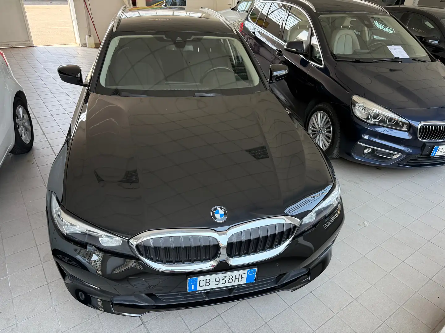 BMW 318 318d Touring Business Advantage auto Nero - 2