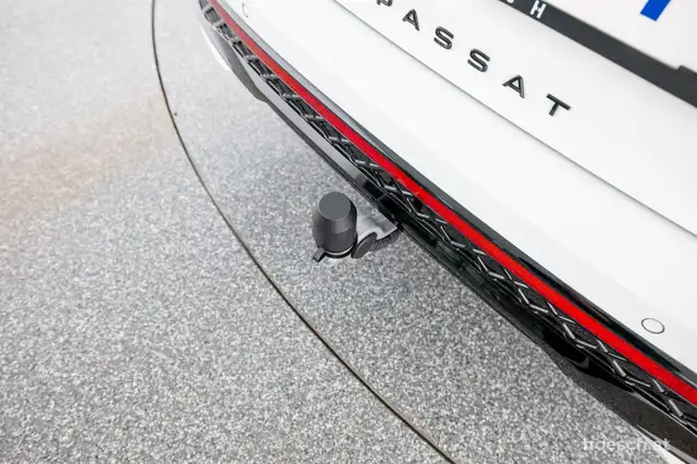 Volkswagen Passat view 11