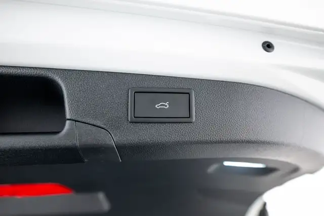 Volkswagen Passat view 10