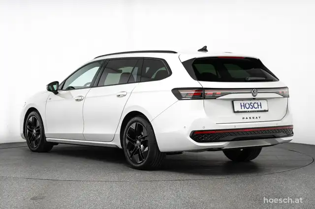 Volkswagen Passat view 4
