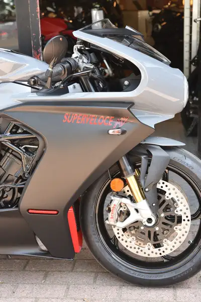 MV Agusta Superveloce 800 - foto 5