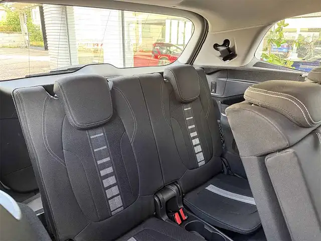 BMW 2 Series view 24