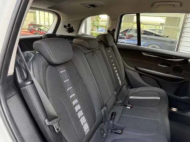 BMW 2 Series view 23