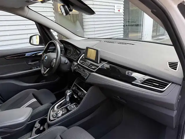 BMW 2 Series view 22