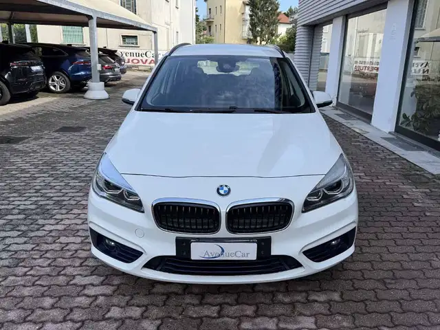 BMW 2 Series view 2